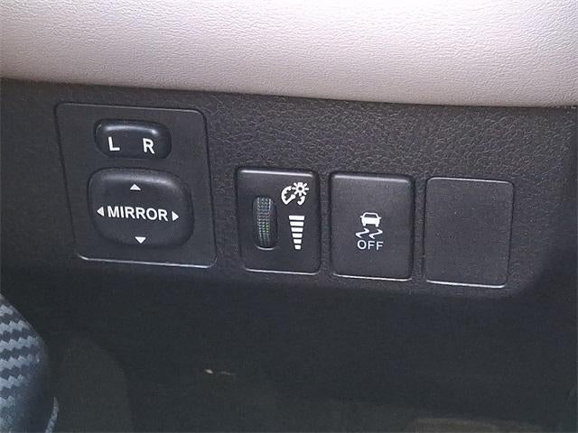 2014 Toyota RAV4 AWD 4dr XLE (Natl)