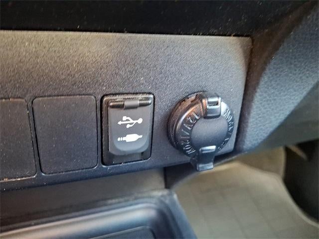 2014 Toyota RAV4 AWD 4dr XLE (Natl)