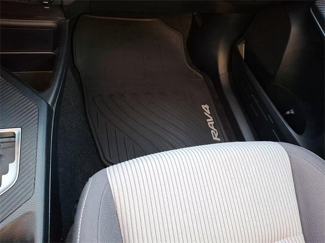 2014 Toyota RAV4 AWD 4dr XLE (Natl)